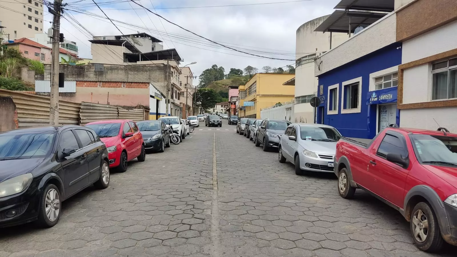 Idoso tem carro furtado na Avenida Rui Barbosa em Santos Dumont